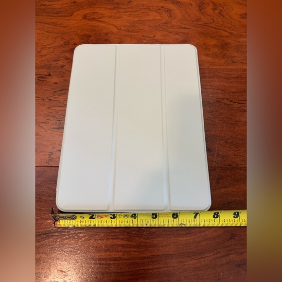 White Tablet Cover iPad Pro 11” - Picture 2 of 4